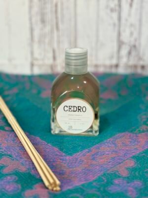 Aceite esencial de Cedro de 60 ml.