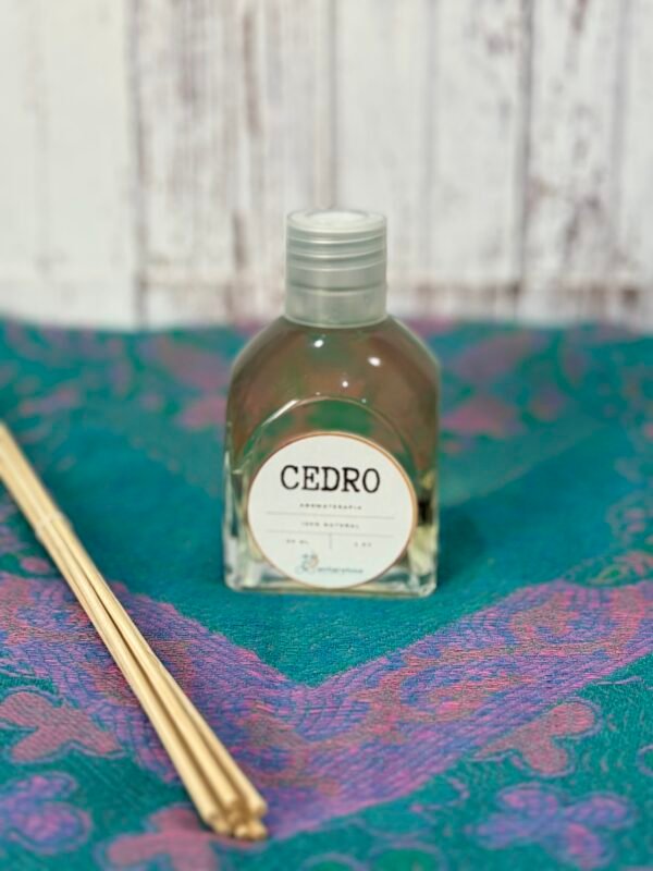 Aceite esencial de Cedro de 60 ml.
